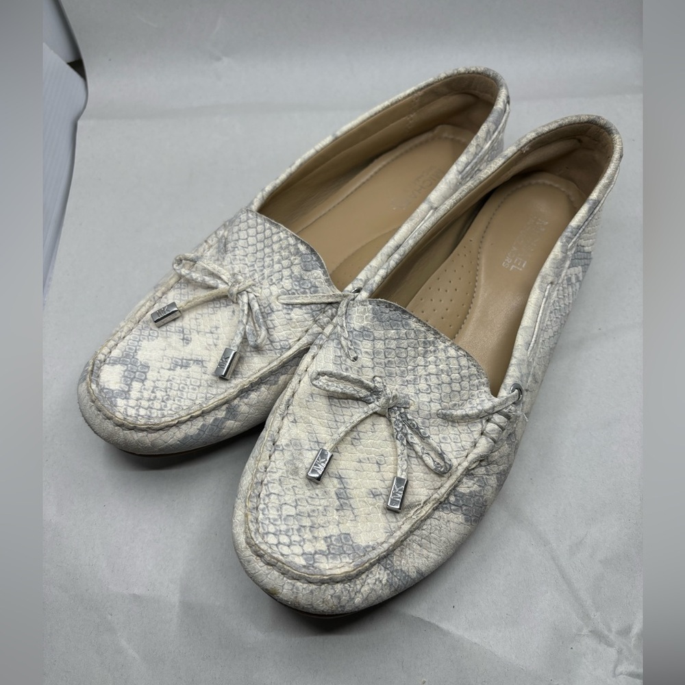 Used. Michael Michael Kors Sutton Moc-toe flats size 9